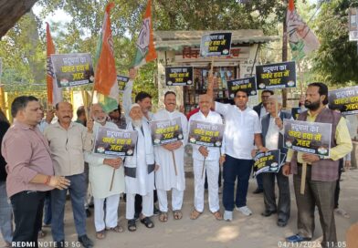 किराडी जिला कांग्रेस कमेटी ने सुल्तानपुरी के जलेबी चौक पर प्रदूषण से निजात दिलाने के लिए मास्क वितरण